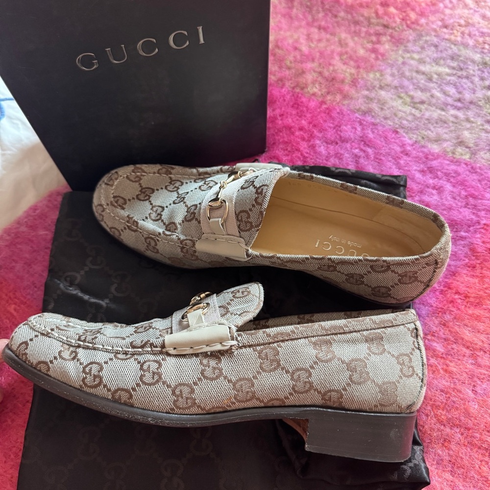 Size 9 women’s pristine condition Gucci loafers